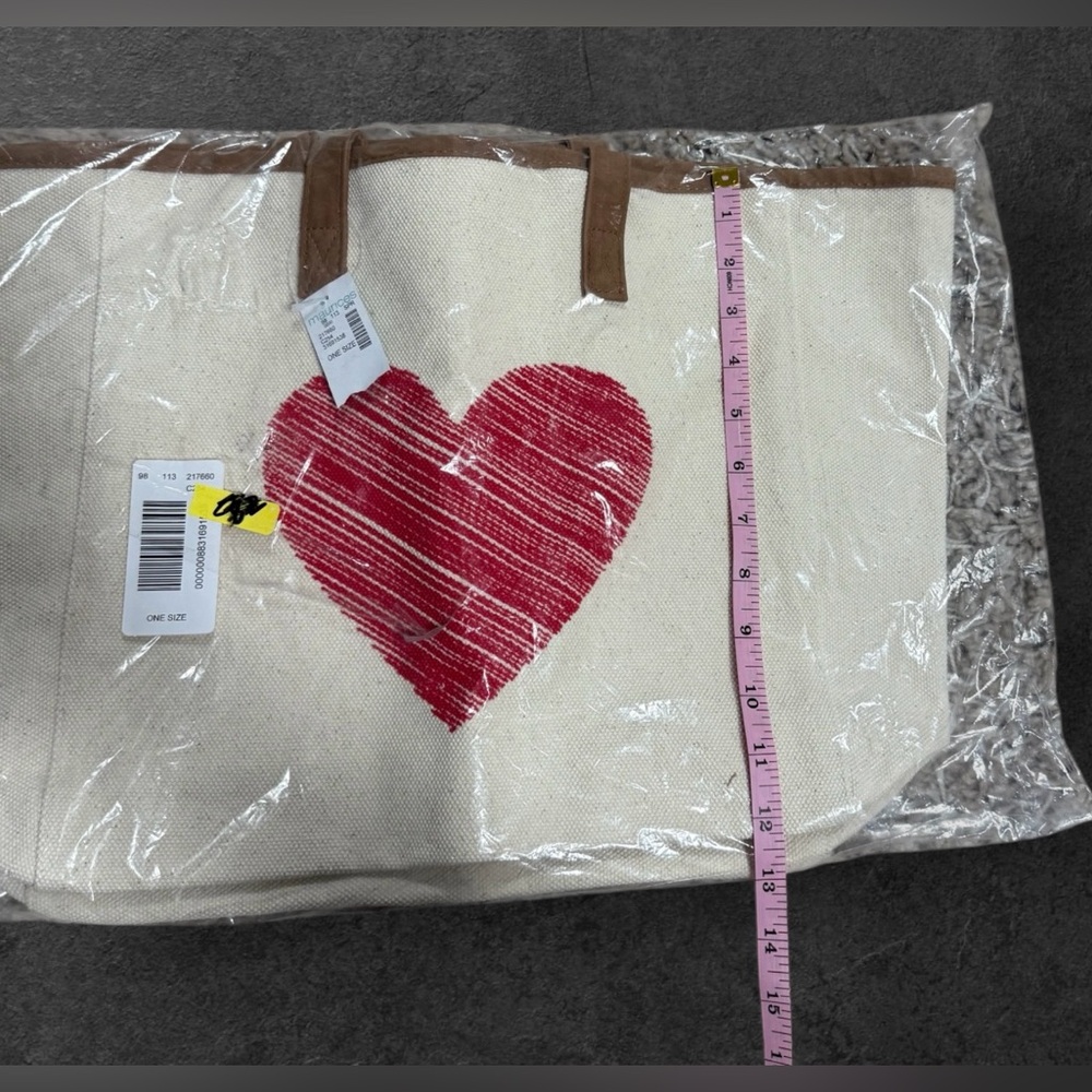 NWT Canvas Tote Bag with Red Heart Design - Picture 4 of 4
